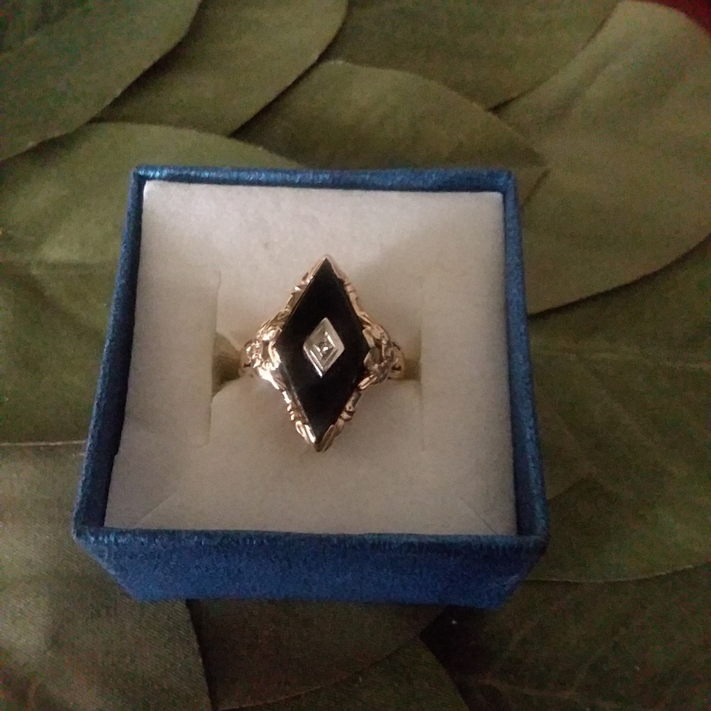 10k gold Ring with black onyx antique style ring